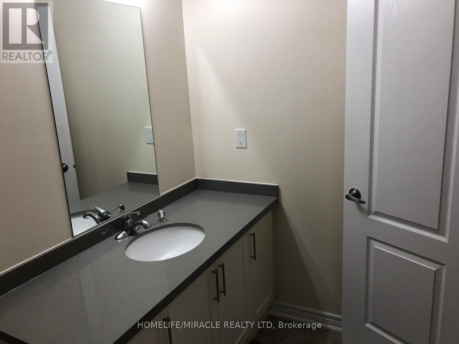31 Banbridge Crescent, Brampton, Ontario  L6X 5L9 - Photo 11 - W12468374