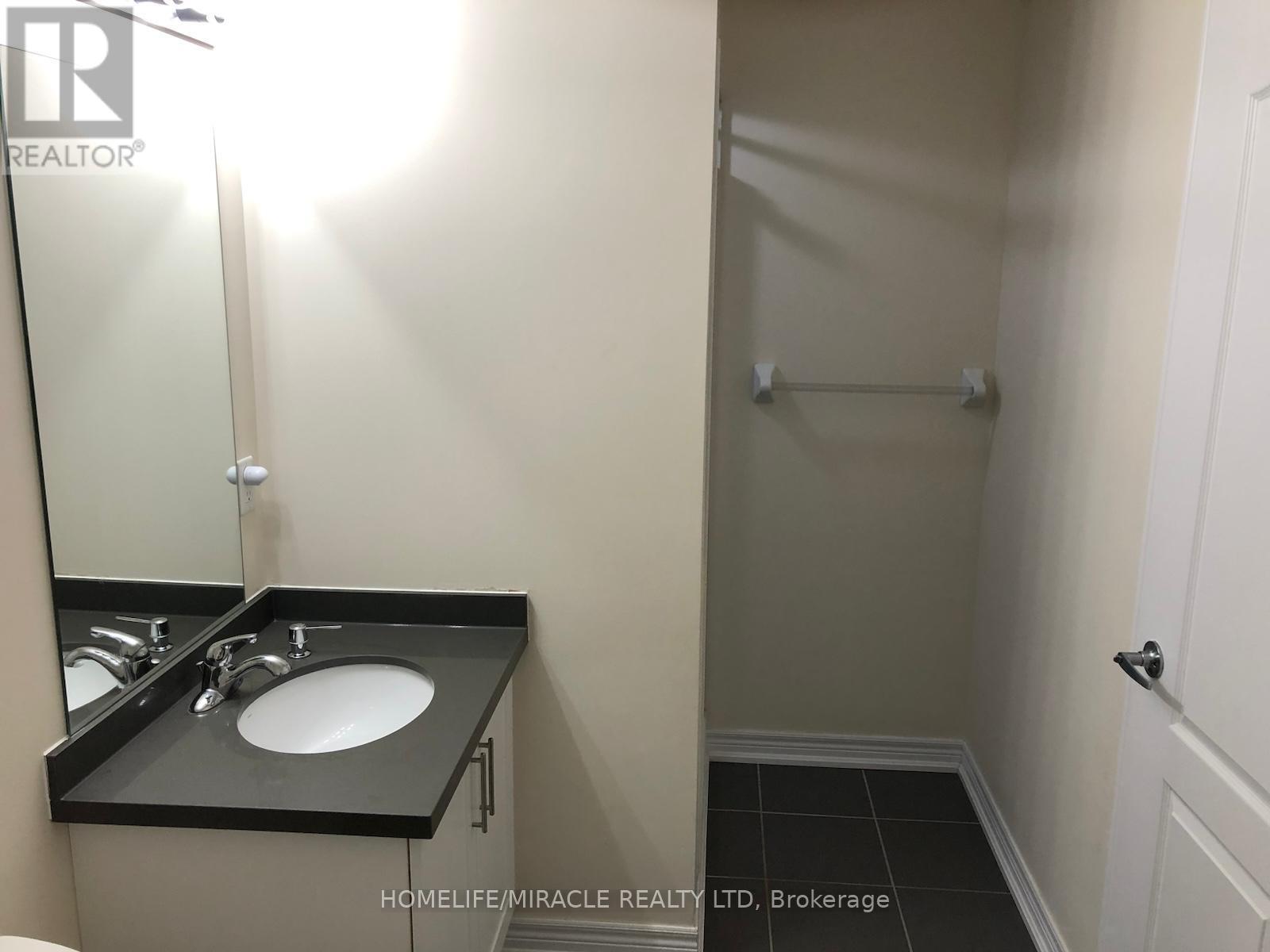 31 Banbridge Crescent, Brampton, Ontario  L6X 5L9 - Photo 14 - W12468374