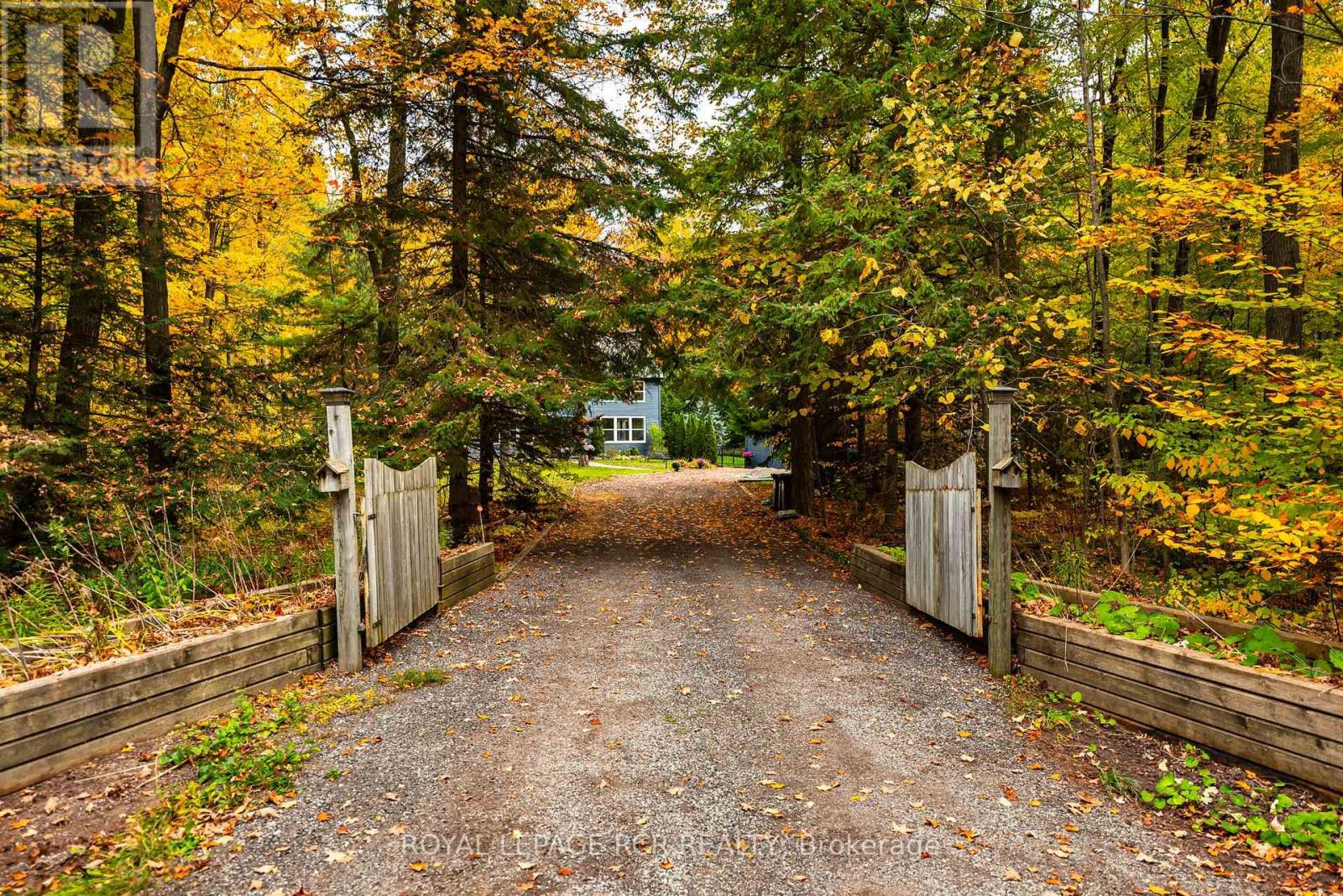 19211 Mountainview Road, Caledon, Ontario  L7K 2G6 - Photo 2 - W12468377