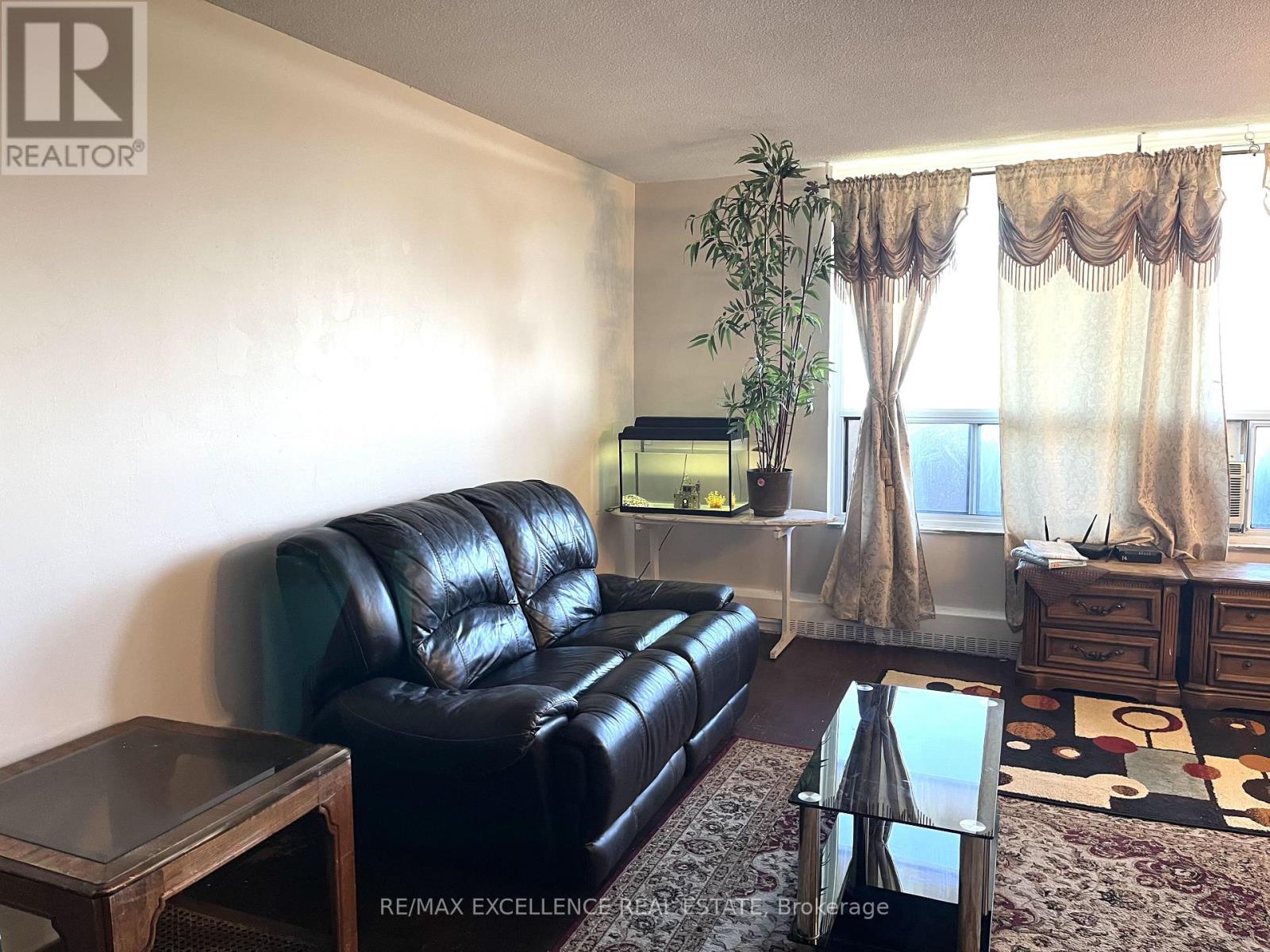 2105 - 3390 Weston Road, Toronto, Ontario  M9M 2X3 - Photo 3 - W12468391