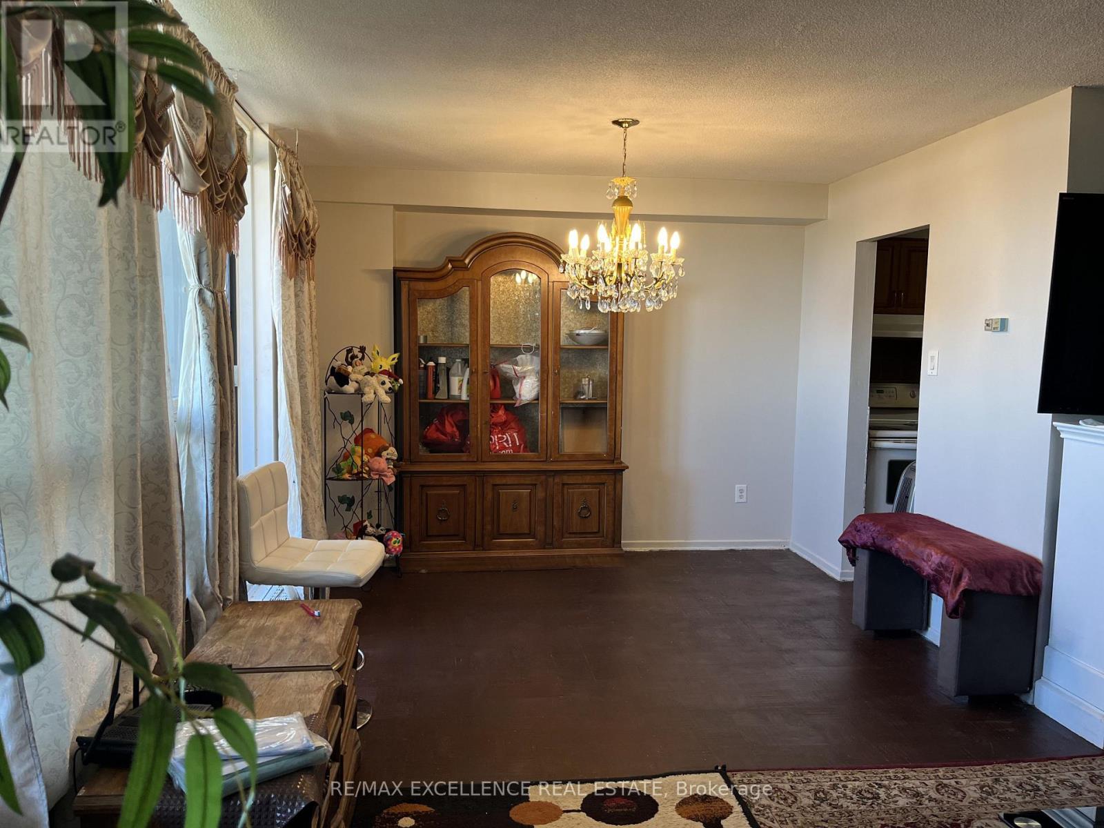 2105 - 3390 Weston Road, Toronto, Ontario  M9M 2X3 - Photo 5 - W12468391