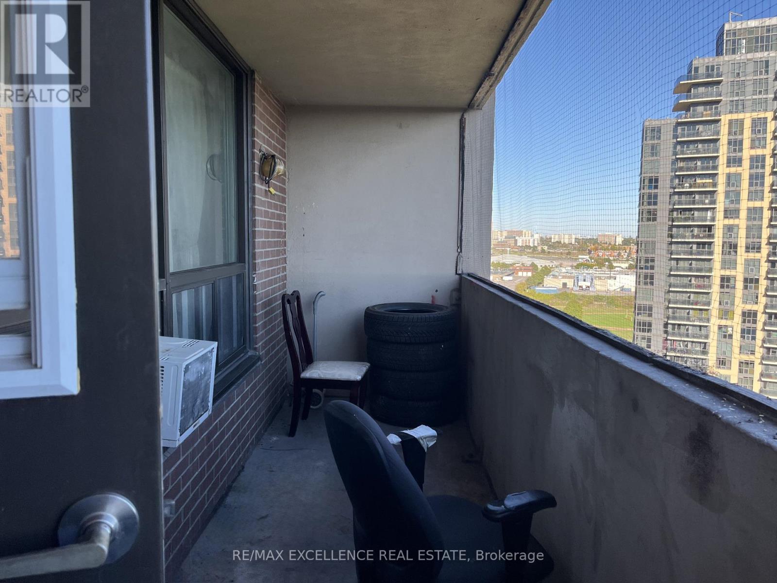 2105 - 3390 Weston Road, Toronto, Ontario  M9M 2X3 - Photo 6 - W12468391