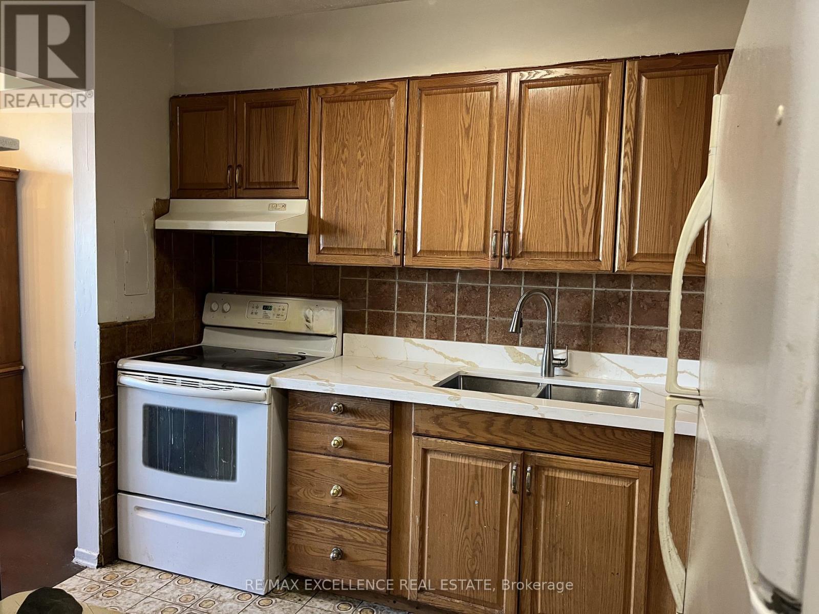 2105 - 3390 Weston Road, Toronto, Ontario  M9M 2X3 - Photo 8 - W12468391