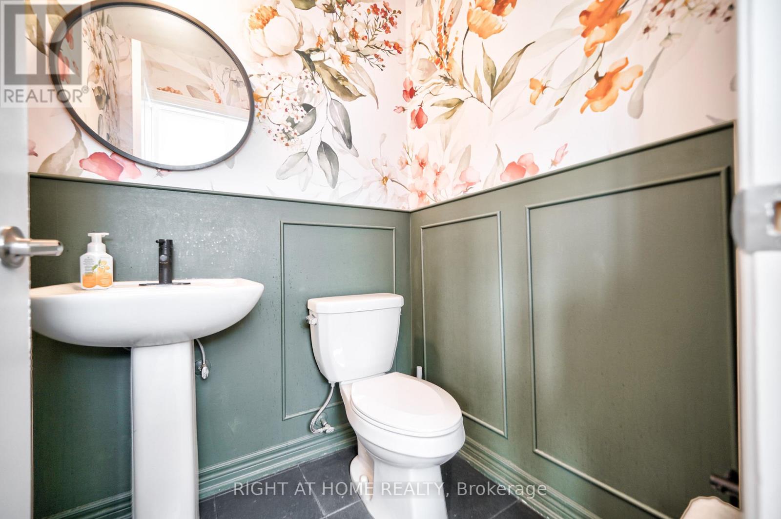422 Belcourt Common, Oakville, Ontario  L6H 0R2 - Photo 17 - W12468393