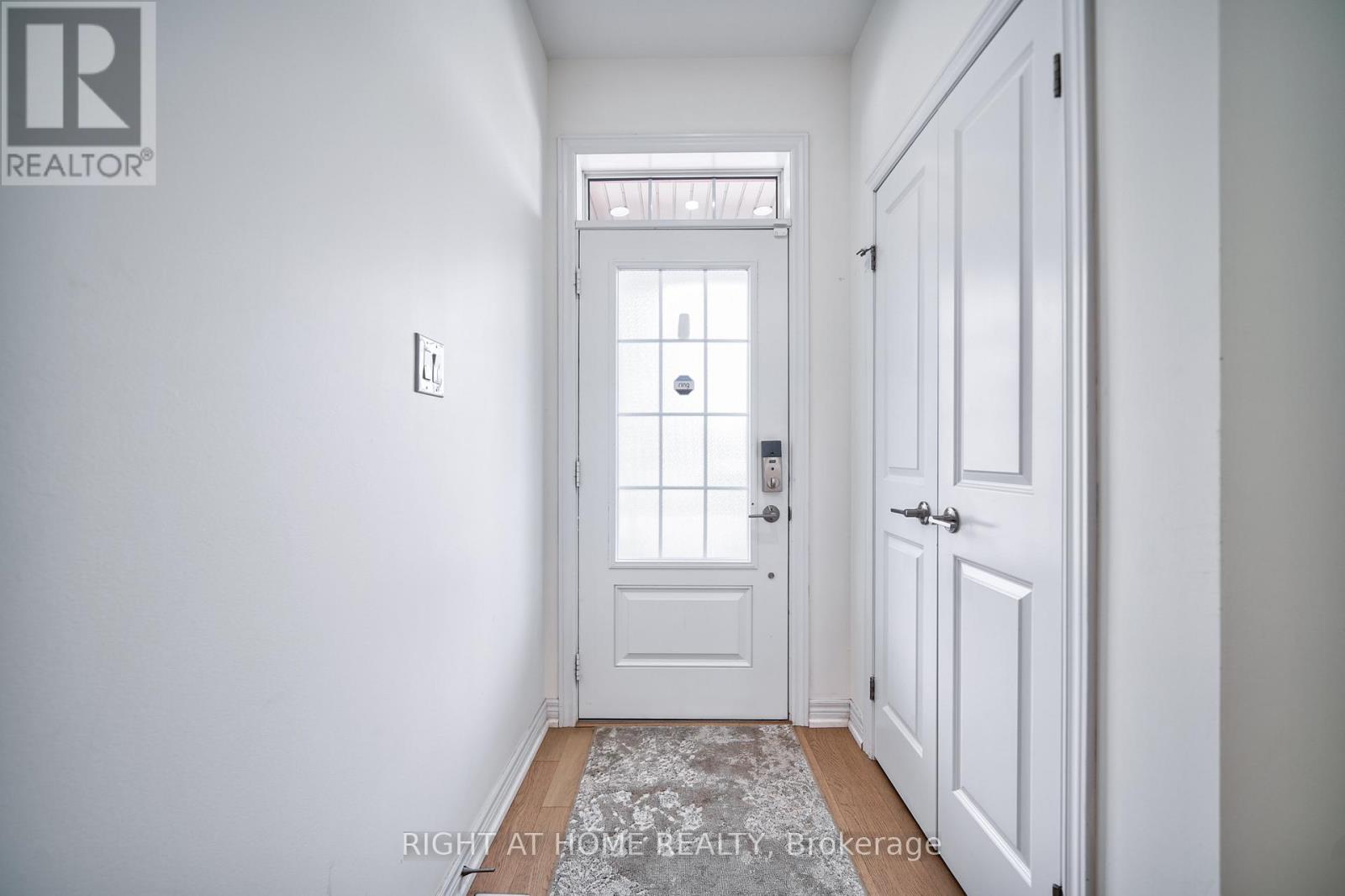 422 Belcourt Common, Oakville, Ontario  L6H 0R2 - Photo 3 - W12468393