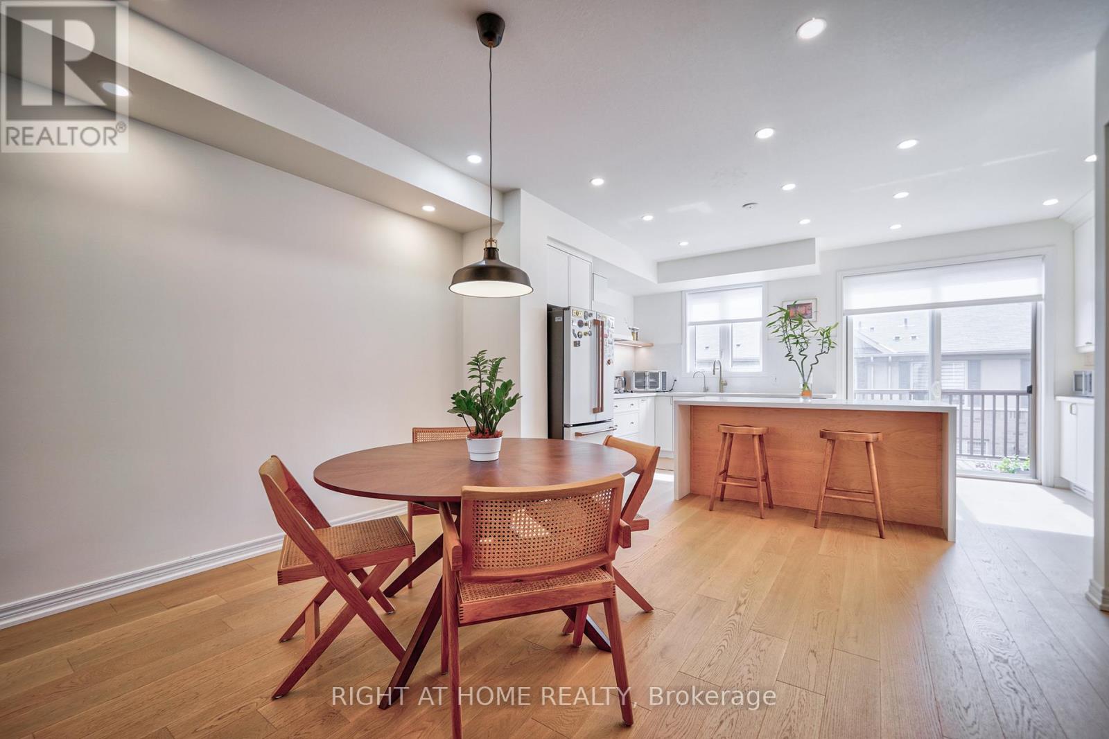 422 Belcourt Common, Oakville, Ontario  L6H 0R2 - Photo 4 - W12468393