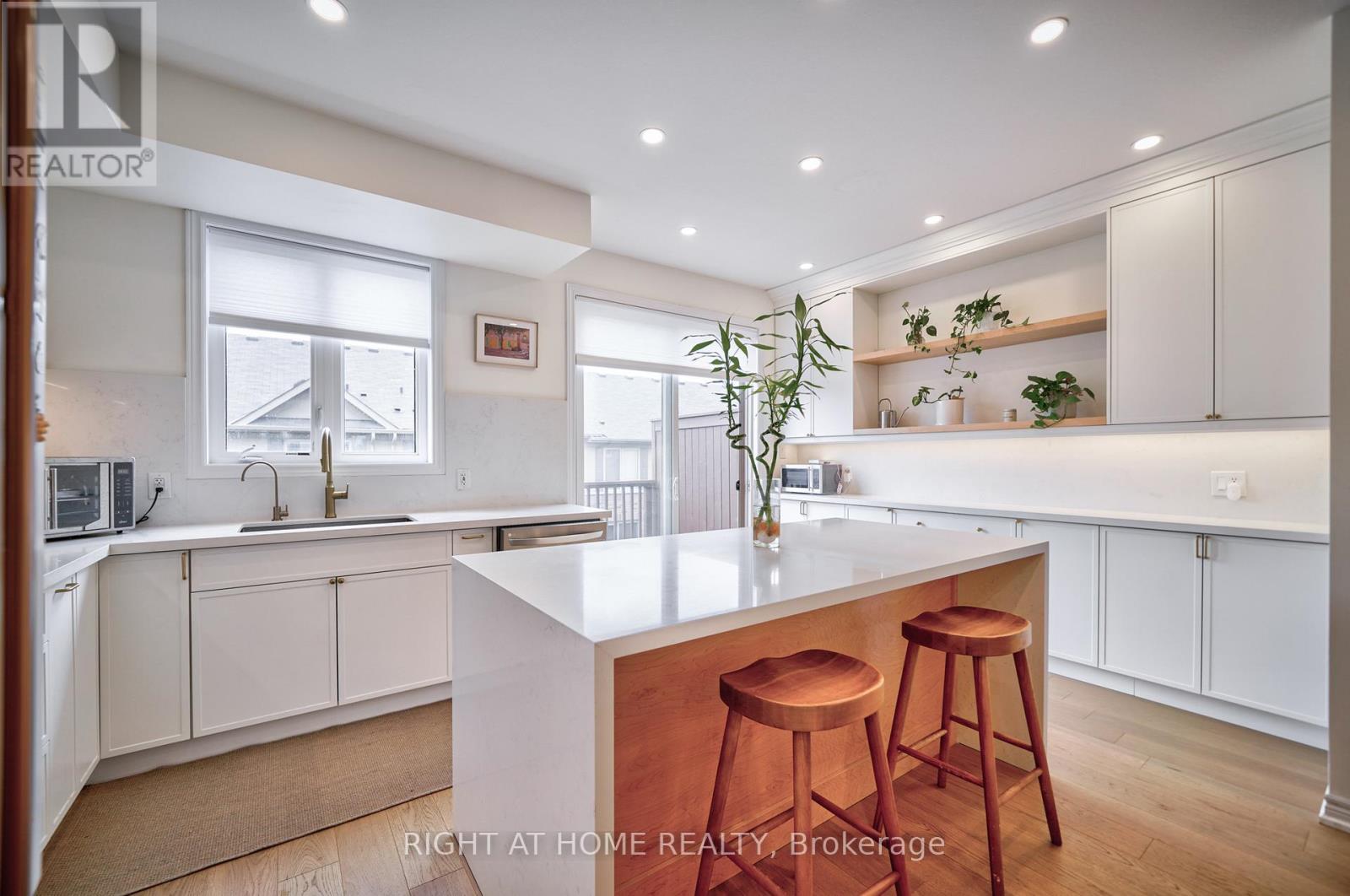 422 Belcourt Common, Oakville, Ontario  L6H 0R2 - Photo 6 - W12468393