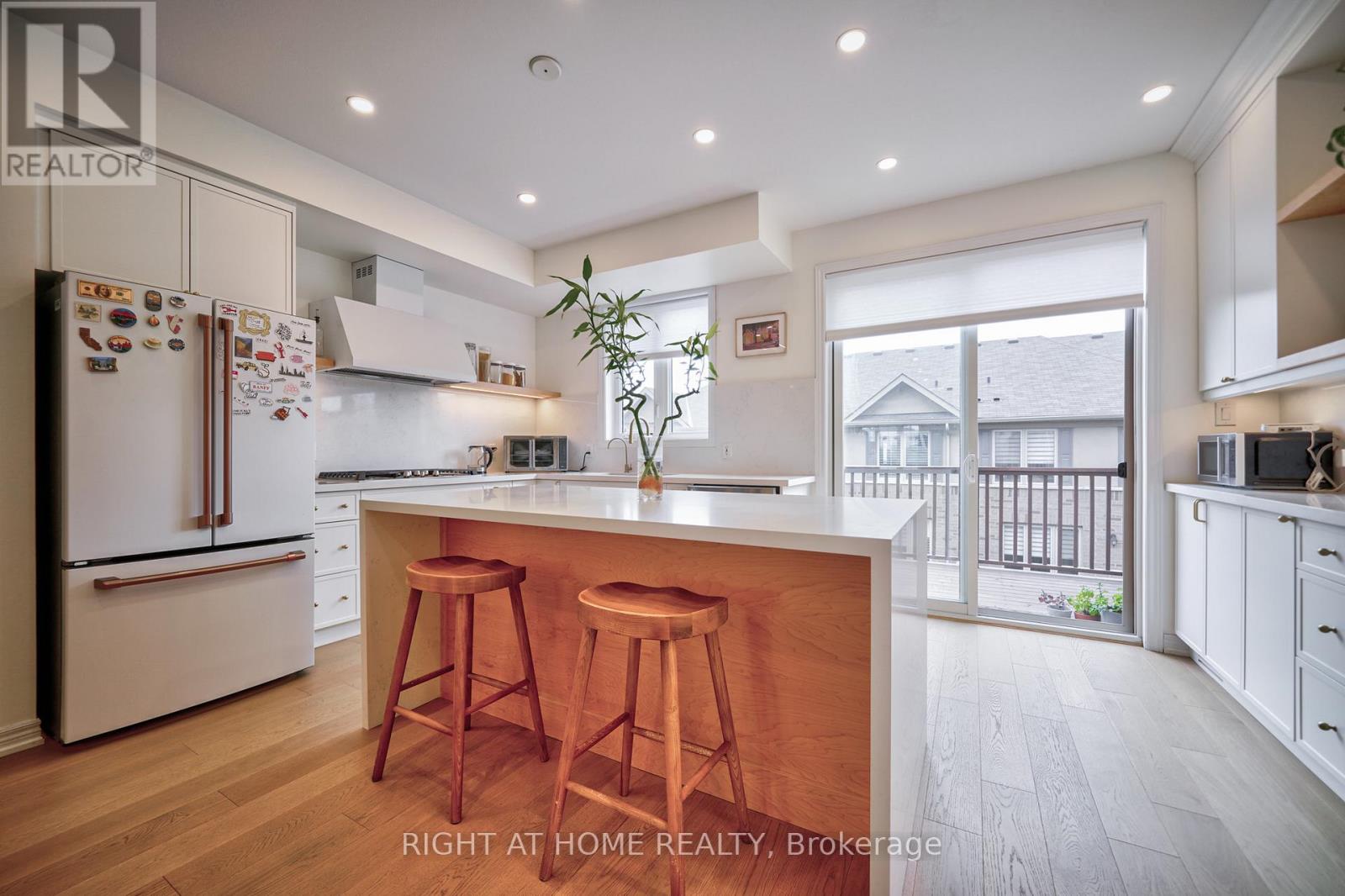 422 Belcourt Common, Oakville, Ontario  L6H 0R2 - Photo 7 - W12468393