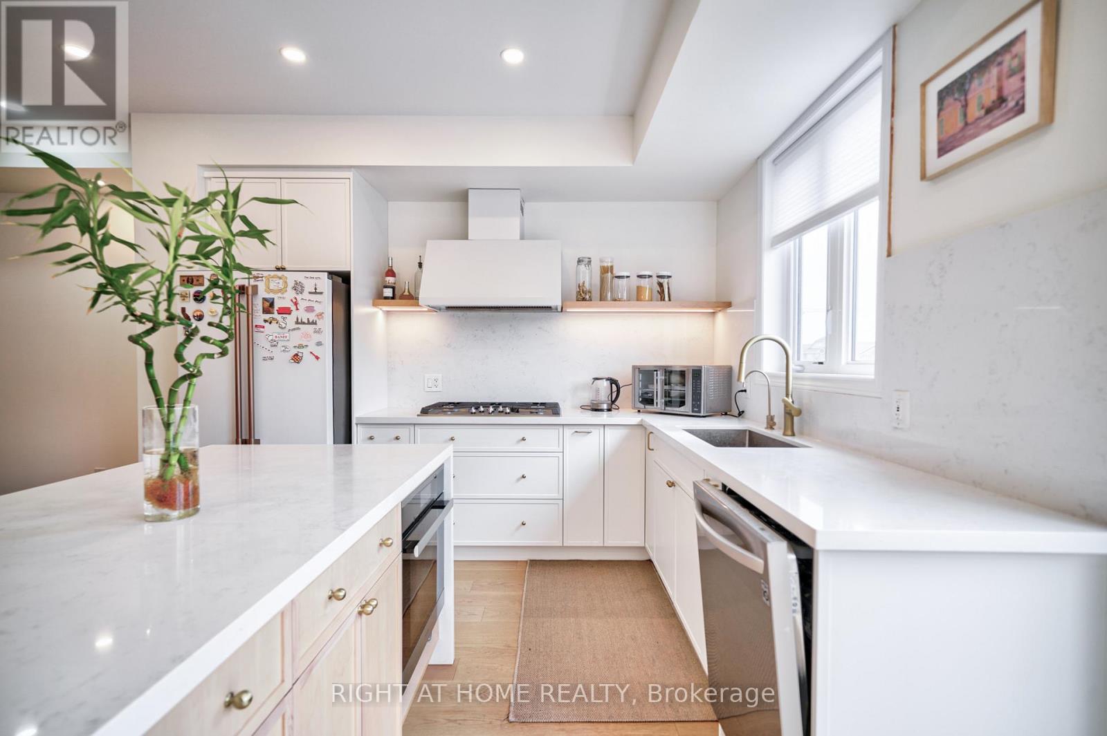 422 Belcourt Common, Oakville, Ontario  L6H 0R2 - Photo 8 - W12468393