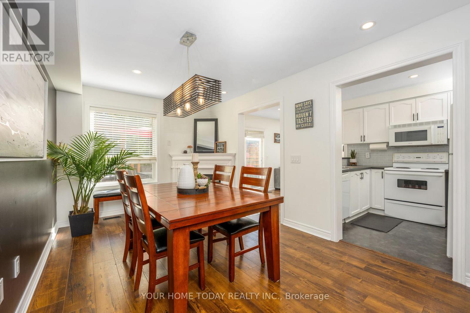 91 Mowat Crescent, Halton Hills, Ontario  L7G 6C8 - Photo 6 - W12468398