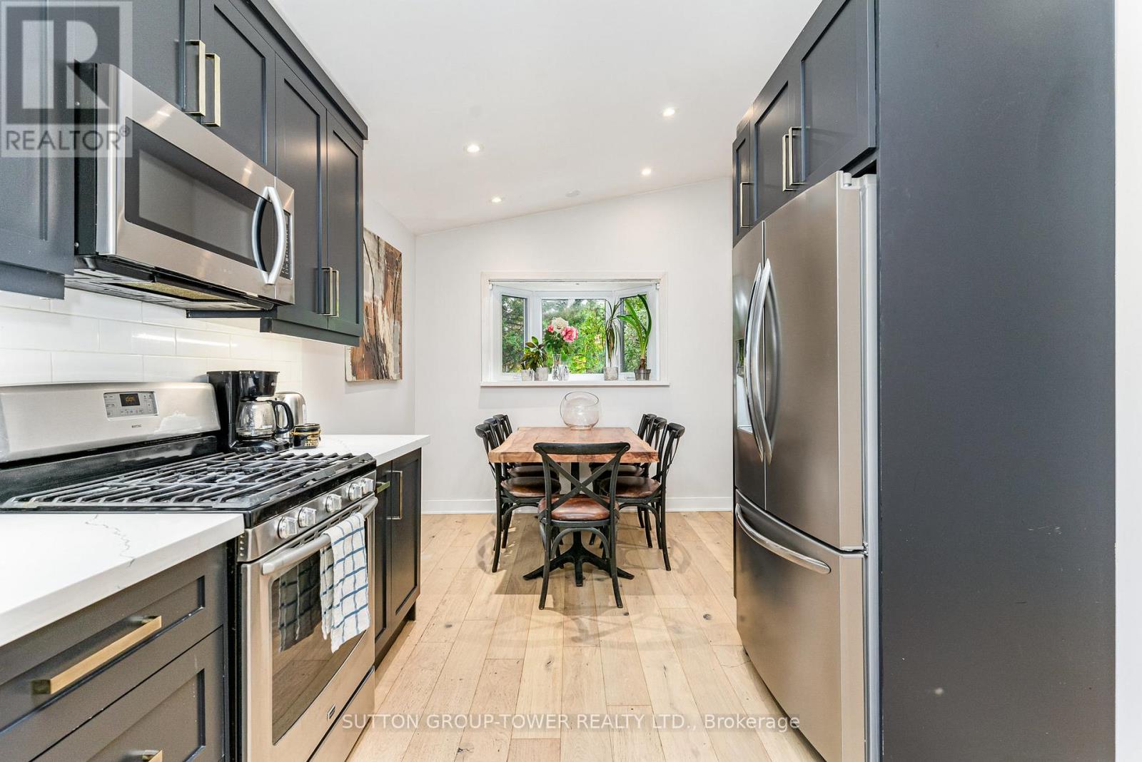 1037 Leilani Drive, Mississauga, Ontario  L4Y 2C8 - Photo 12 - W12468412