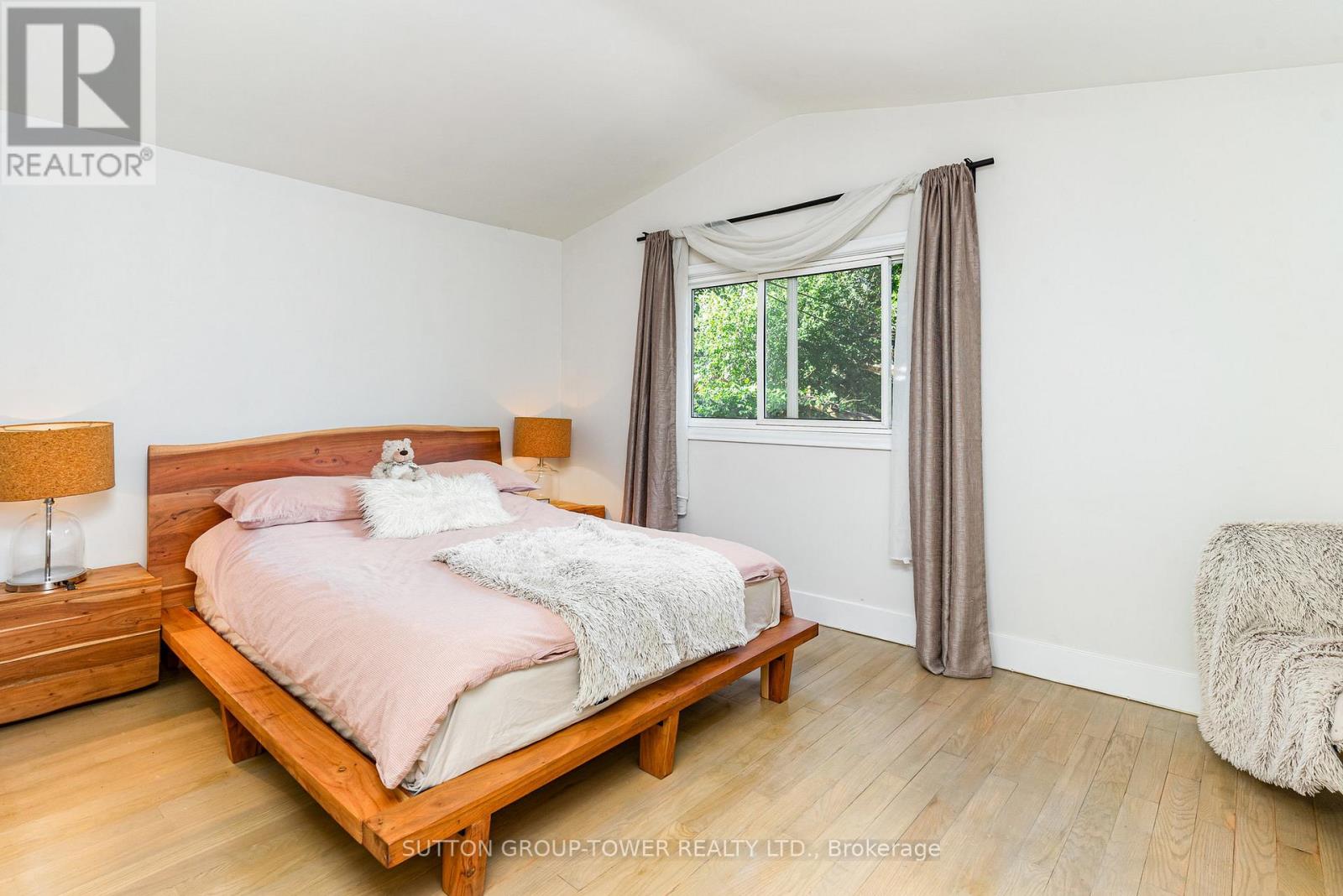 1037 Leilani Drive, Mississauga, Ontario  L4Y 2C8 - Photo 13 - W12468412