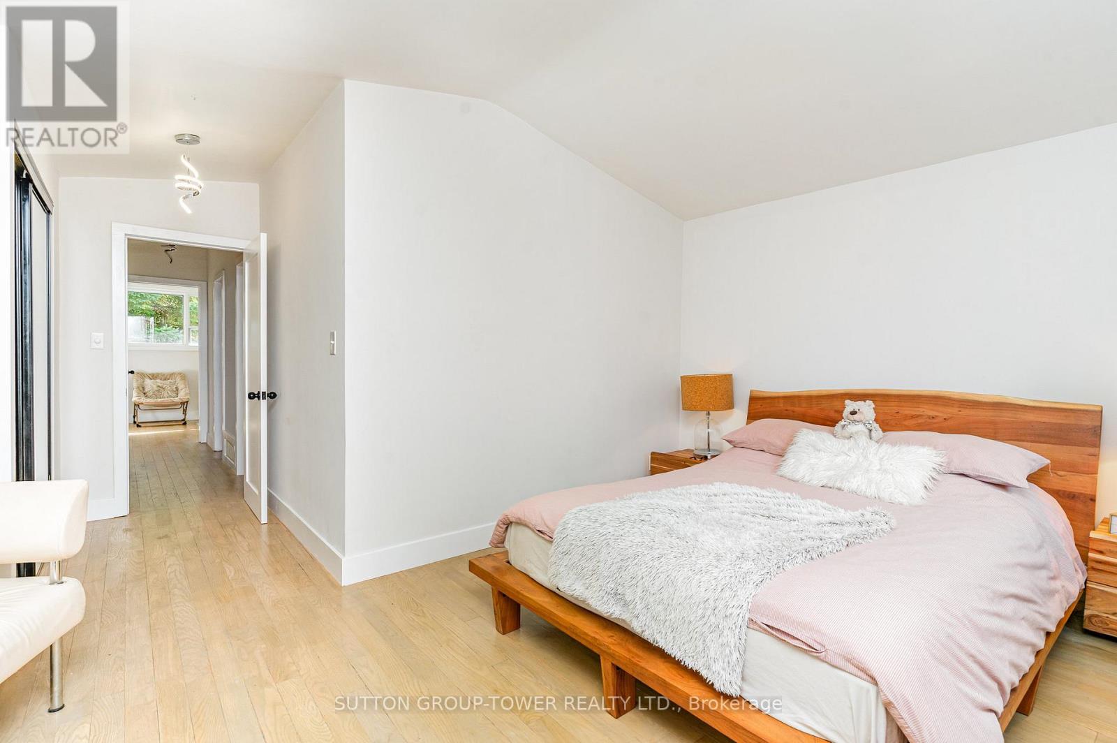 1037 Leilani Drive, Mississauga, Ontario  L4Y 2C8 - Photo 14 - W12468412