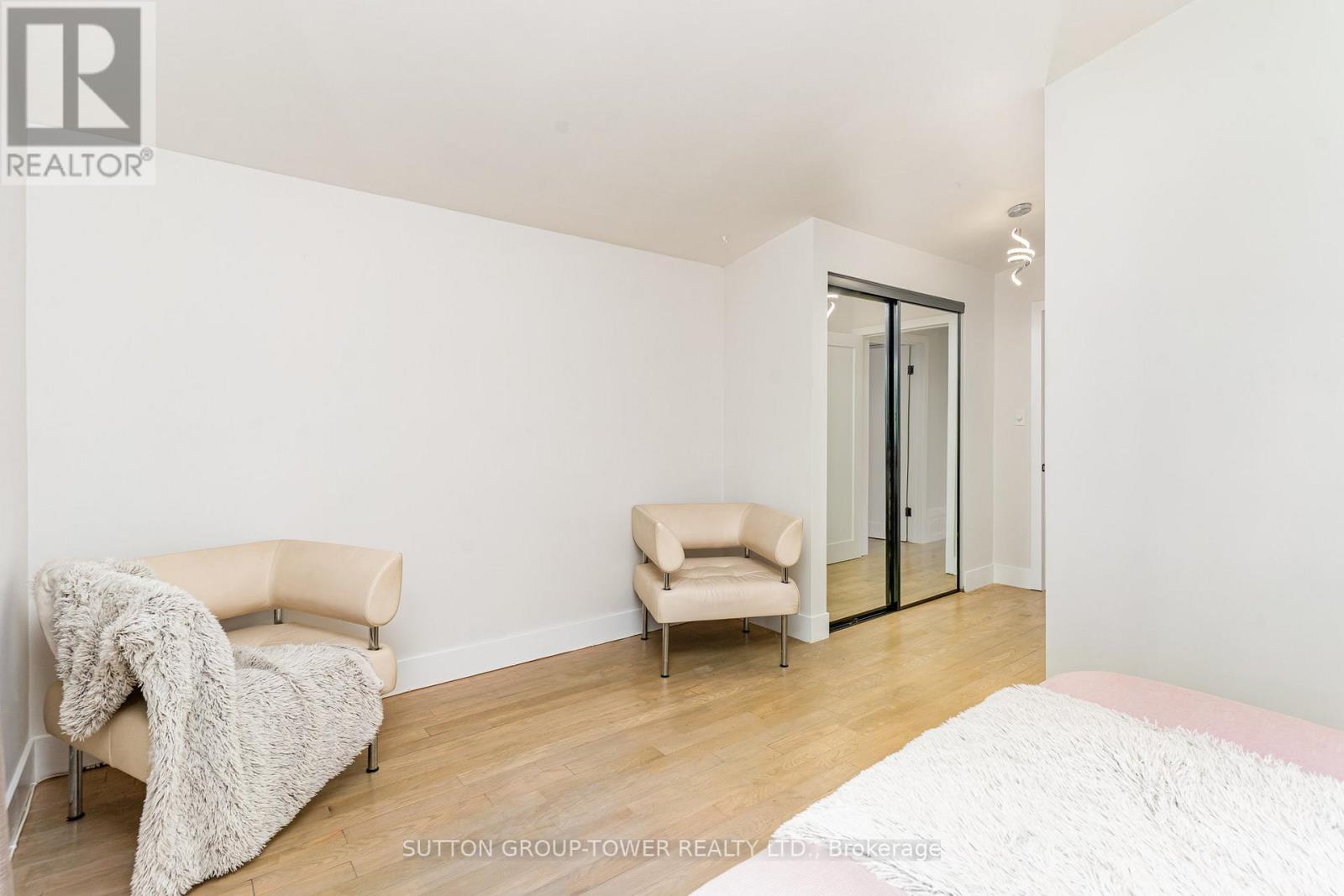 1037 Leilani Drive, Mississauga, Ontario  L4Y 2C8 - Photo 15 - W12468412