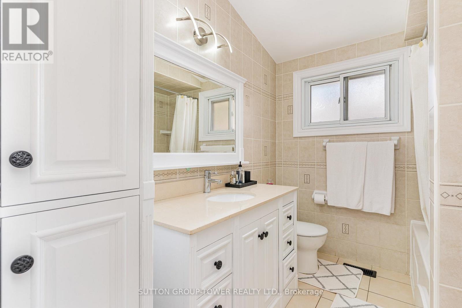 1037 Leilani Drive, Mississauga, Ontario  L4Y 2C8 - Photo 20 - W12468412