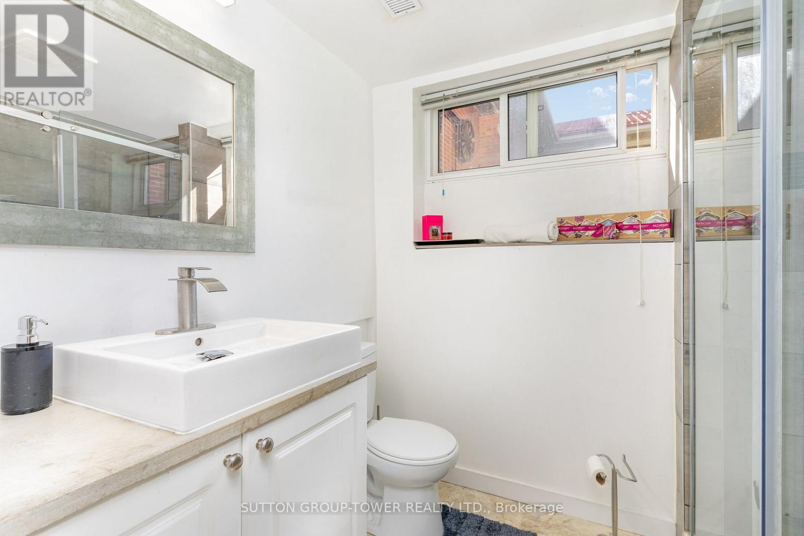 1037 Leilani Drive, Mississauga, Ontario  L4Y 2C8 - Photo 26 - W12468412