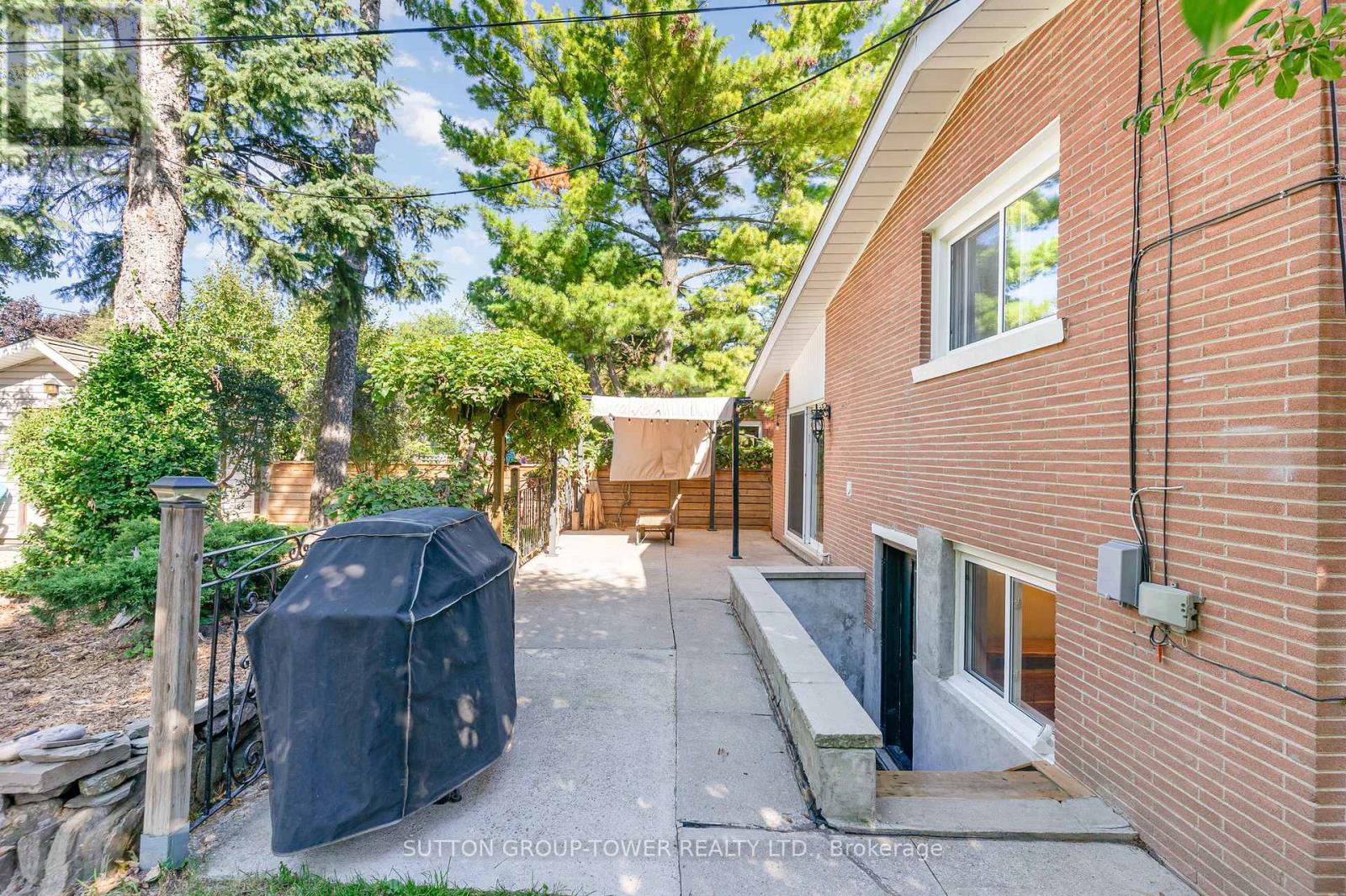 1037 Leilani Drive, Mississauga, Ontario  L4Y 2C8 - Photo 29 - W12468412