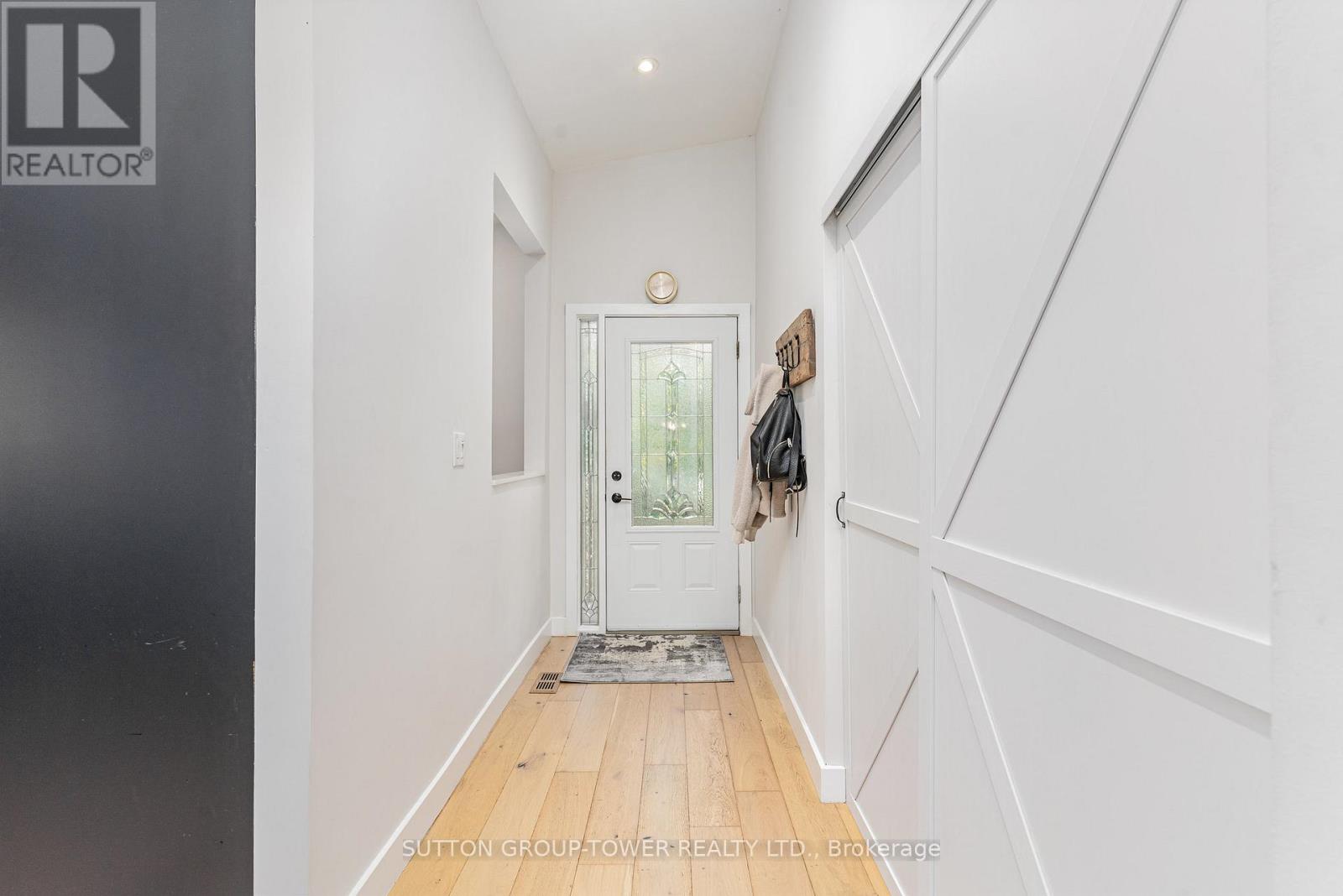 1037 Leilani Drive, Mississauga, Ontario  L4Y 2C8 - Photo 3 - W12468412
