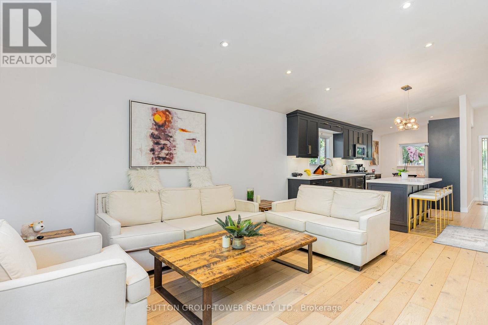 1037 Leilani Drive, Mississauga, Ontario  L4Y 2C8 - Photo 5 - W12468412