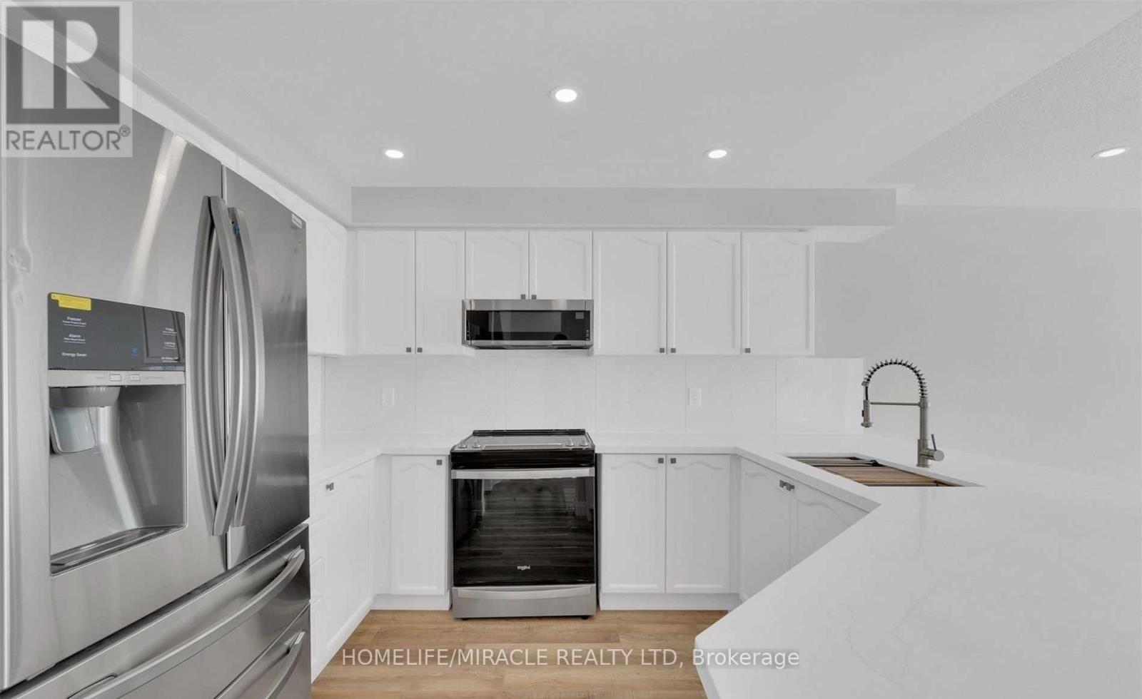 254 Wildgrass Road, Mississauga, Ontario  L5B 4G9 - Photo 10 - W12468432