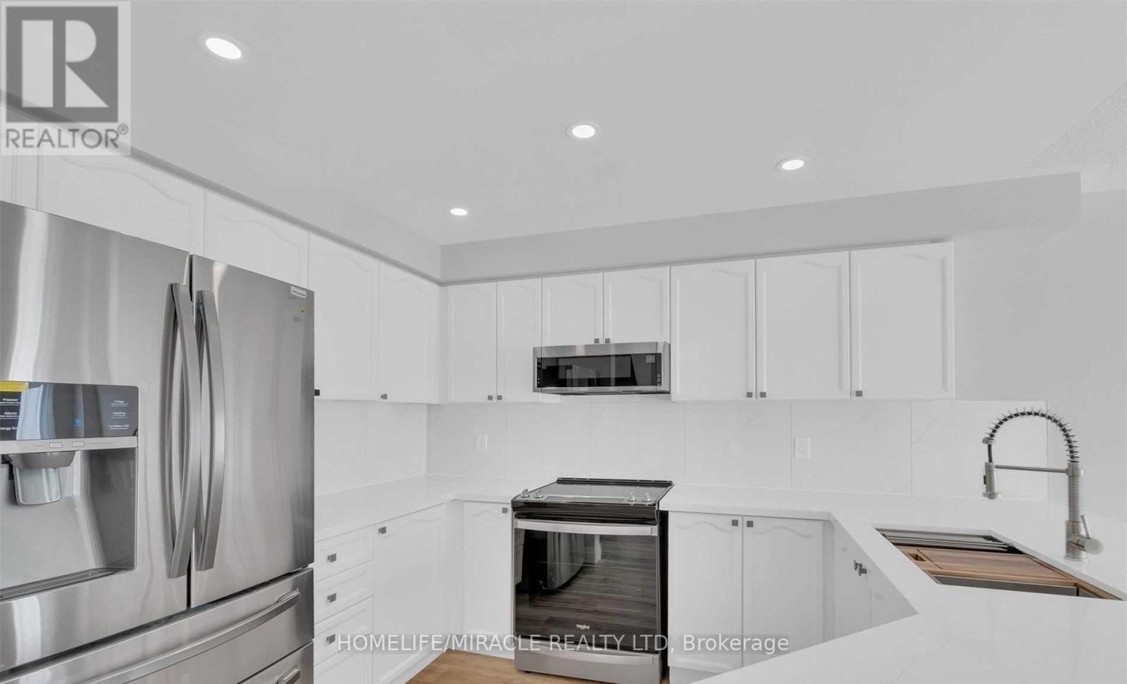 254 Wildgrass Road, Mississauga, Ontario  L5B 4G9 - Photo 12 - W12468432