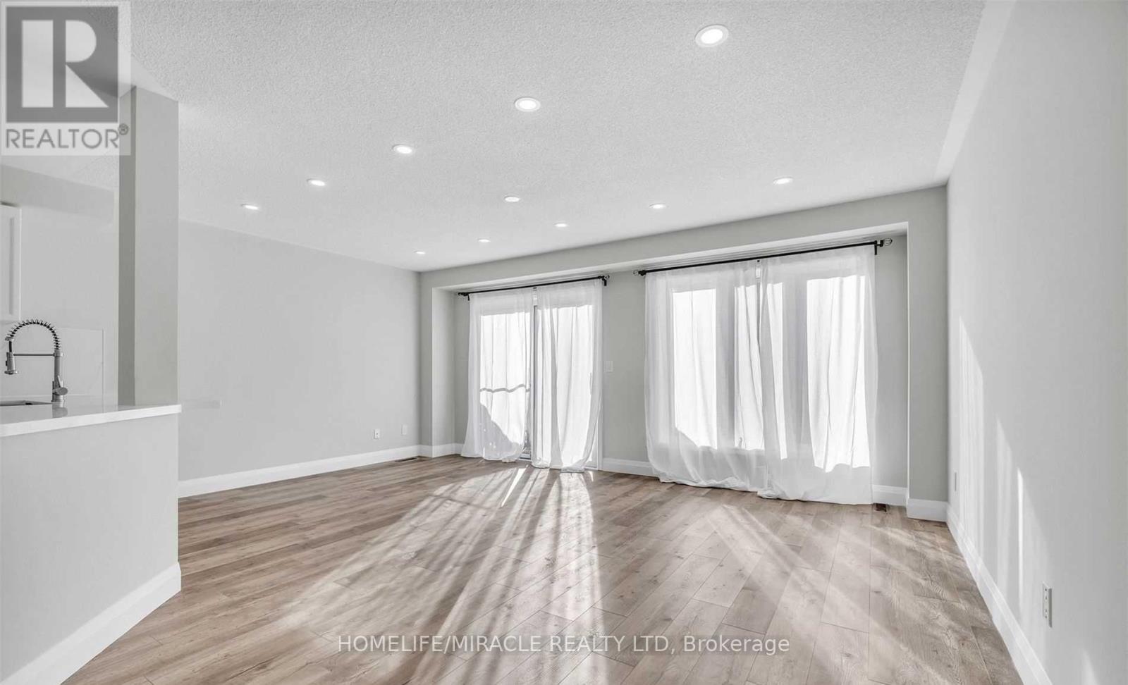 254 Wildgrass Road, Mississauga, Ontario  L5B 4G9 - Photo 5 - W12468432