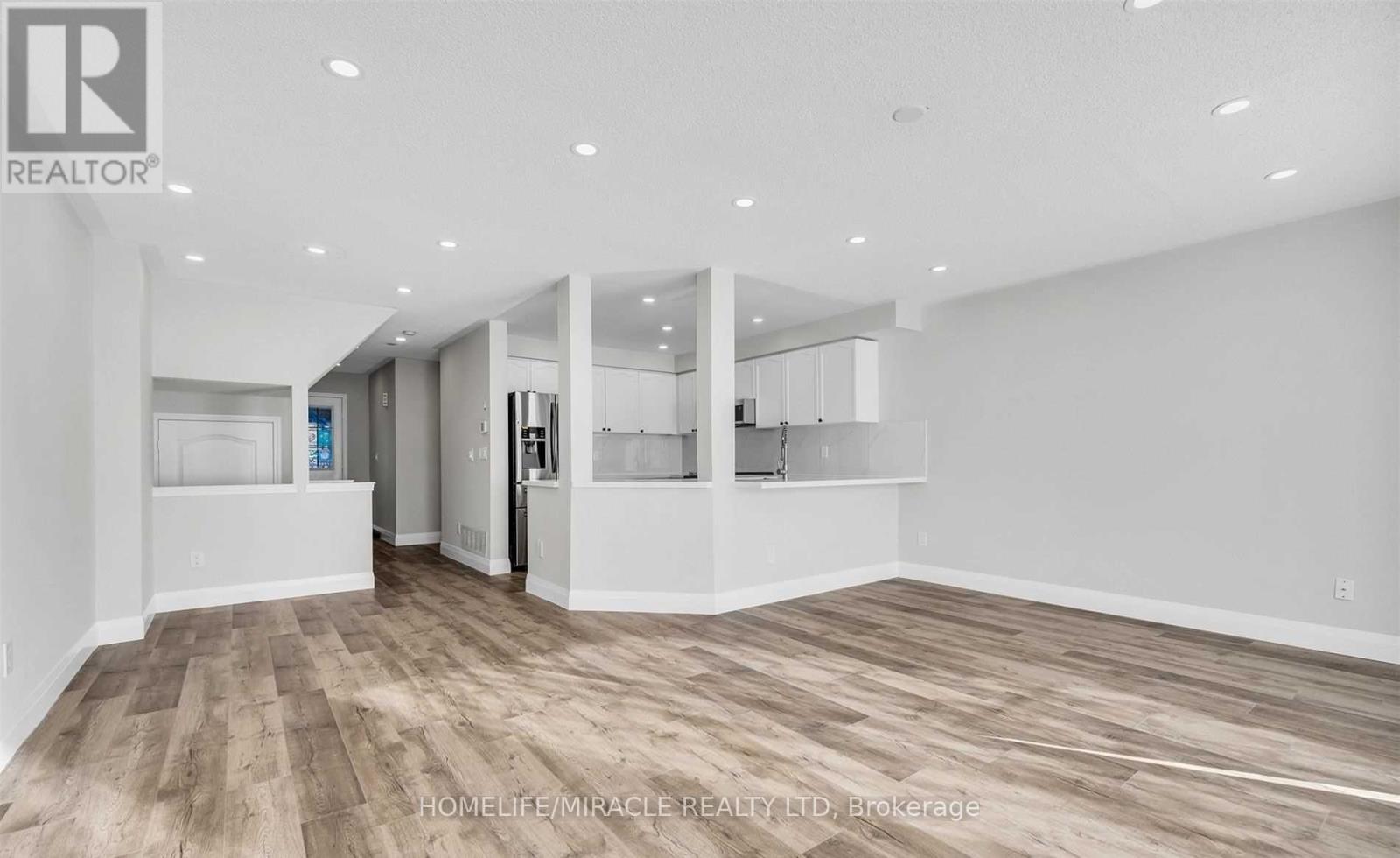 254 Wildgrass Road, Mississauga, Ontario  L5B 4G9 - Photo 6 - W12468432