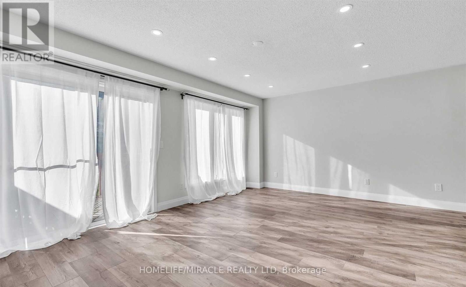 254 Wildgrass Road, Mississauga, Ontario  L5B 4G9 - Photo 7 - W12468432