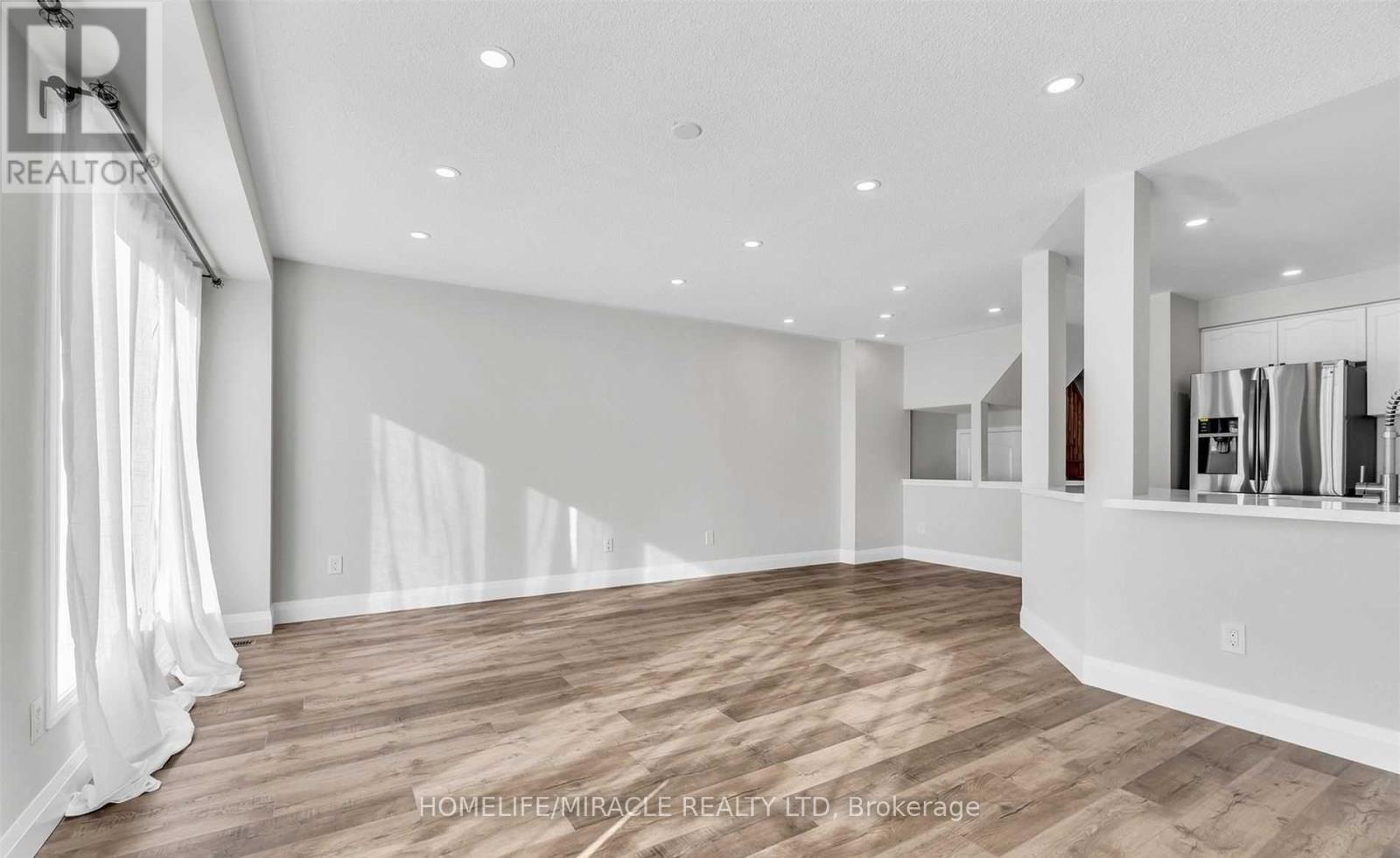 254 Wildgrass Road, Mississauga, Ontario  L5B 4G9 - Photo 8 - W12468432
