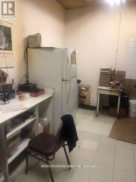 2100 Dundas Street E, Mississauga, Ontario  L4X 1L9 - Photo 11 - W12468438
