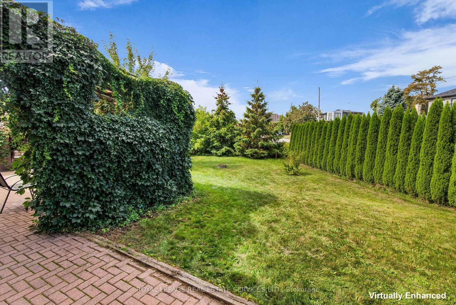 16 Redfern Avenue, Toronto, Ontario  M3M 1L3 - Photo 35 - W12402080