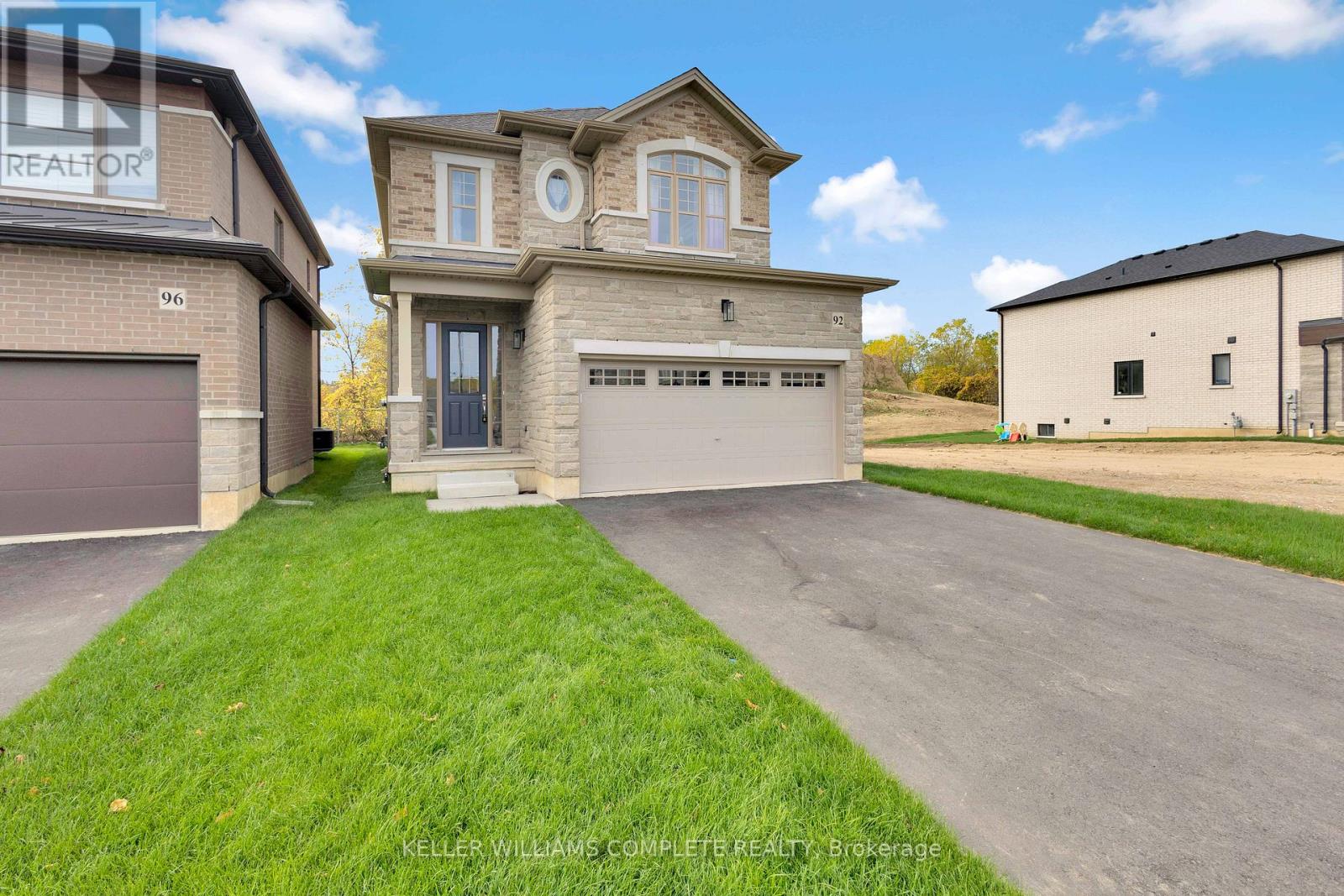 92 Shady Oaks Trail, Hamilton, Ontario  L9B 0K6 - Photo 3 - X12424162