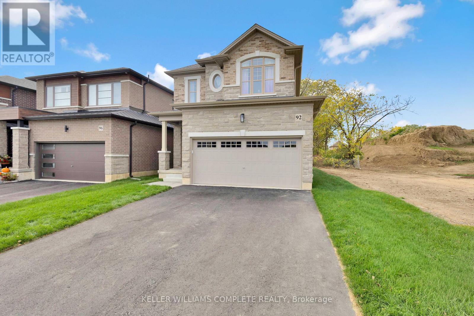 92 Shady Oaks Trail, Hamilton, Ontario  L9B 0K6 - Photo 2 - X12424162