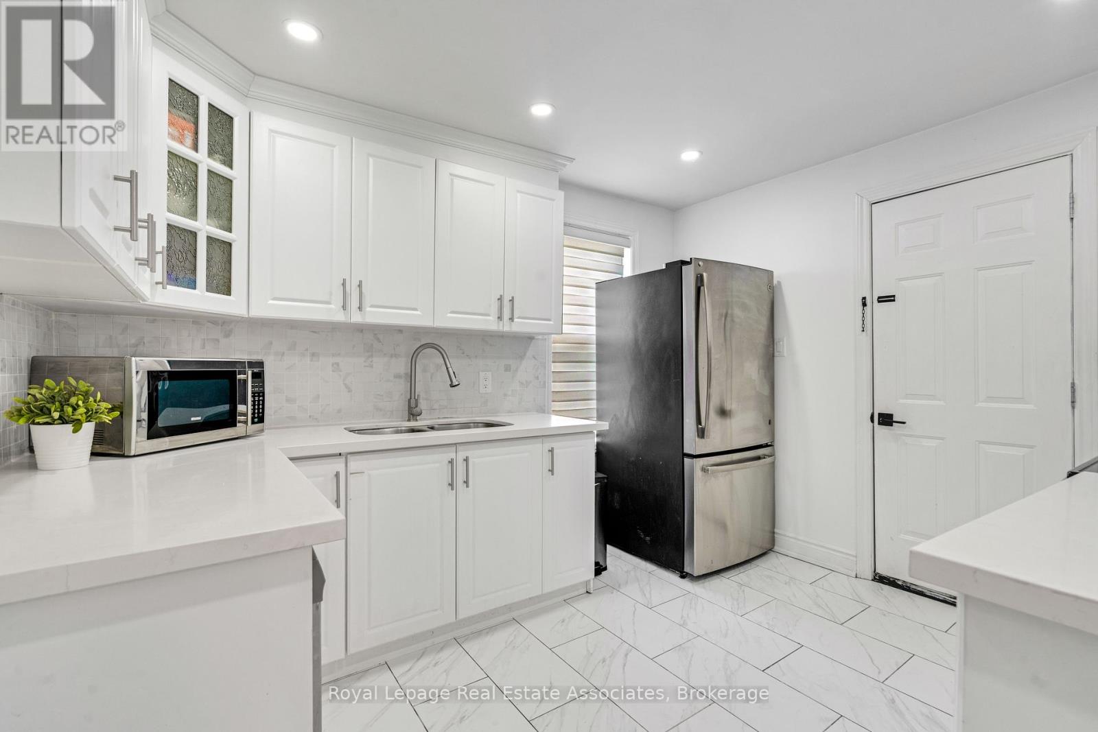 12 Lincoln Street, Hamilton, Ontario  L8L 7L5 - Photo 11 - X12466849