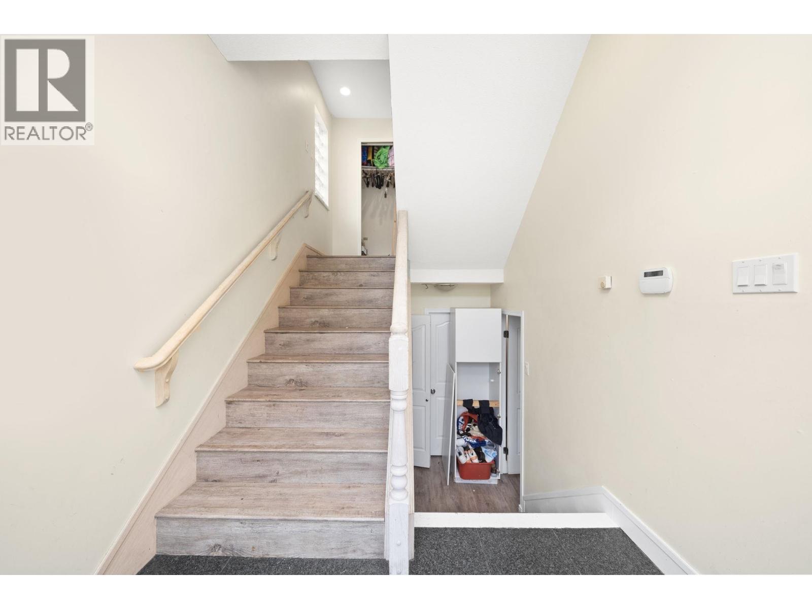 89 Ellesmere Avenue, Burnaby, British Columbia  V5B 3S5 - Photo 9 - R3058136