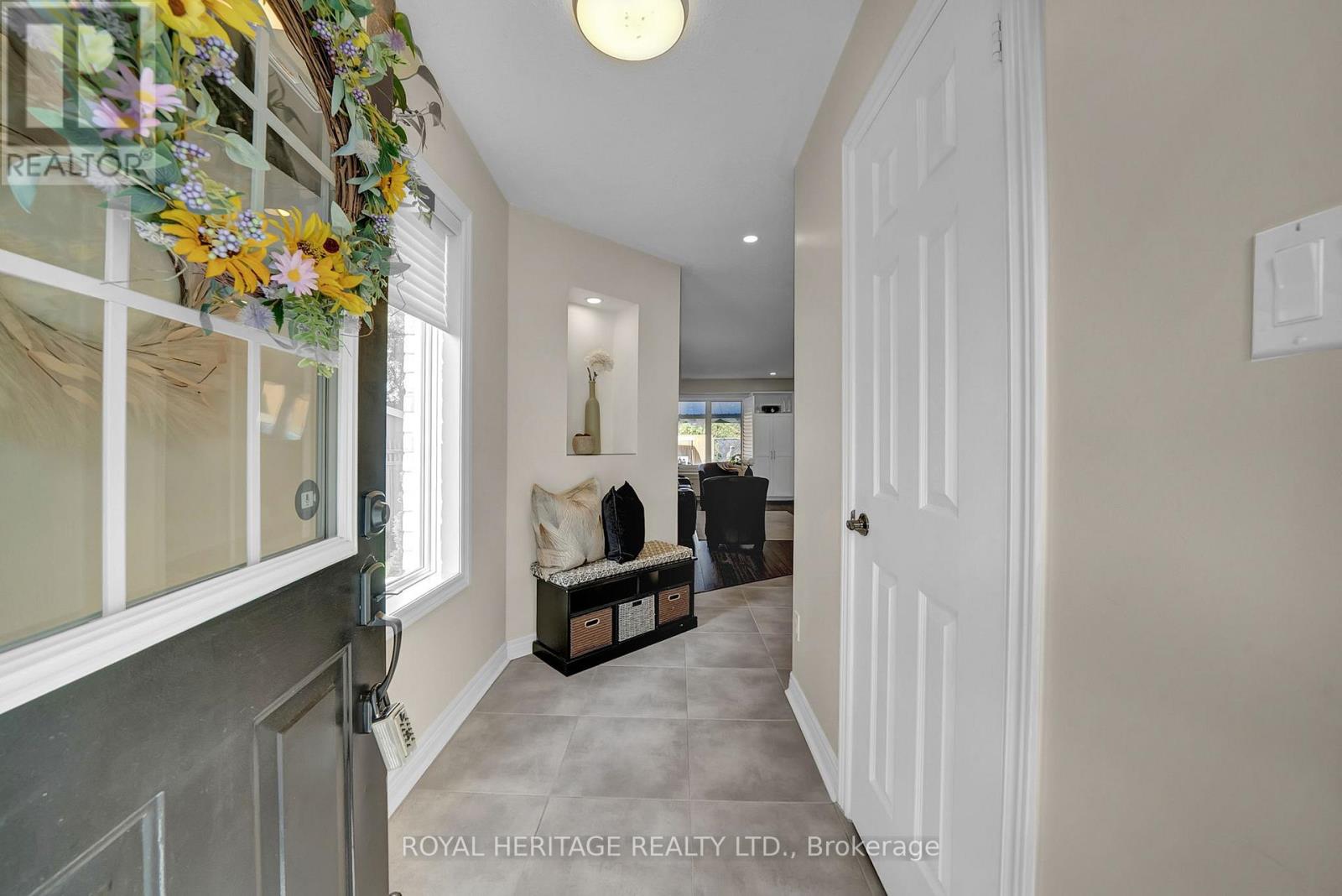 46 Lownie Court, Clarington, Ontario  L1C 5C9 - Photo 2 - E12468566