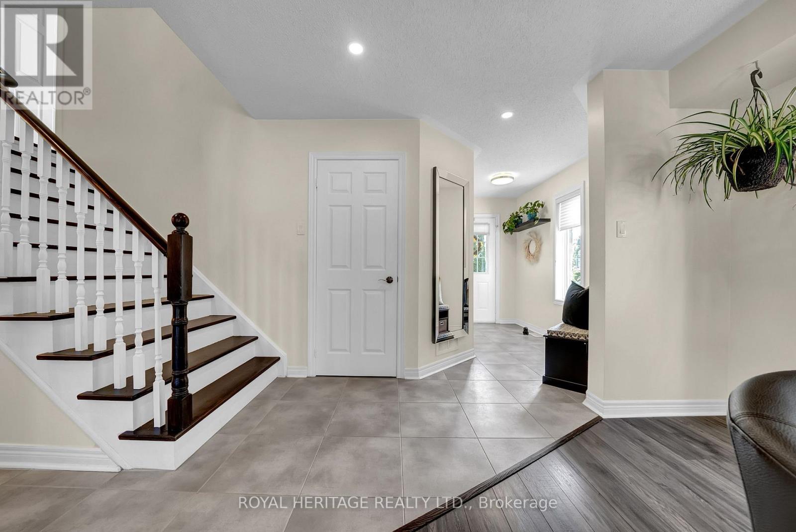 46 Lownie Court, Clarington, Ontario  L1C 5C9 - Photo 4 - E12468566