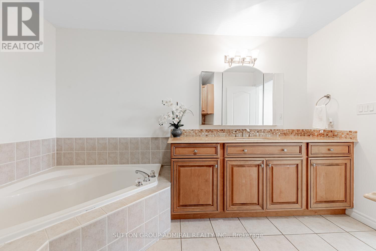 105 Prairie Dunes Place, Vaughan, Ontario  L4K 2E4 - Photo 15 - N12466886