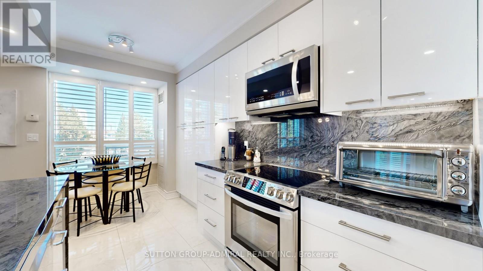 206 - 100 Promenade Circle, Vaughan, Ontario  L4J 7W7 - Photo 3 - N12467162