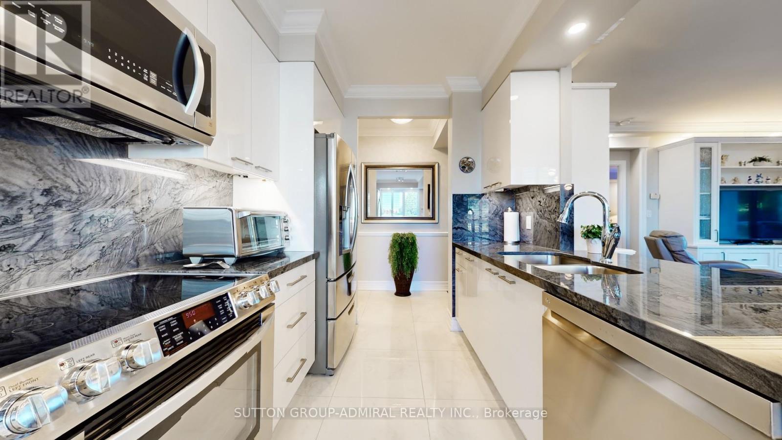 206 - 100 Promenade Circle, Vaughan, Ontario  L4J 7W7 - Photo 4 - N12467162