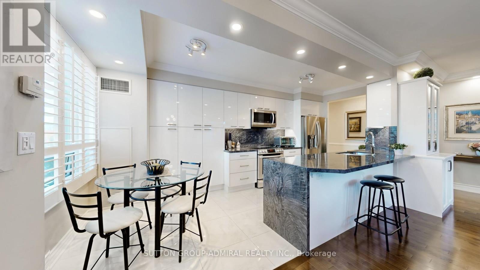 206 - 100 Promenade Circle, Vaughan, Ontario  L4J 7W7 - Photo 9 - N12467162