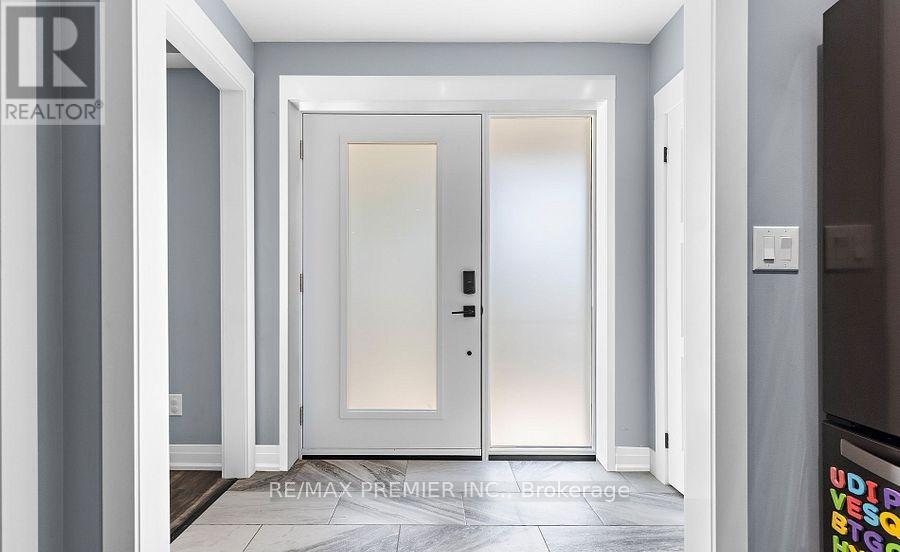 Main Floor - 24 Hucknall Road, Toronto, Ontario  M3J 1V8 - Photo 4 - W12468296