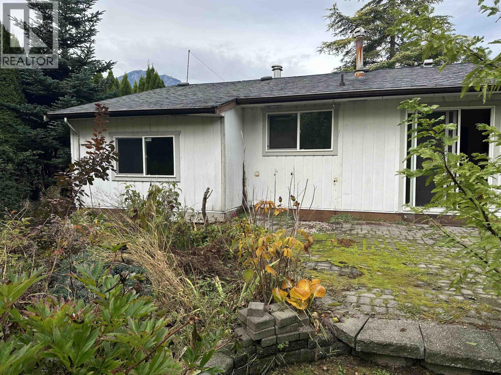2160 Parkway Road, Squamish, British Columbia  V8B 0M6 - Photo 2 - R3059296