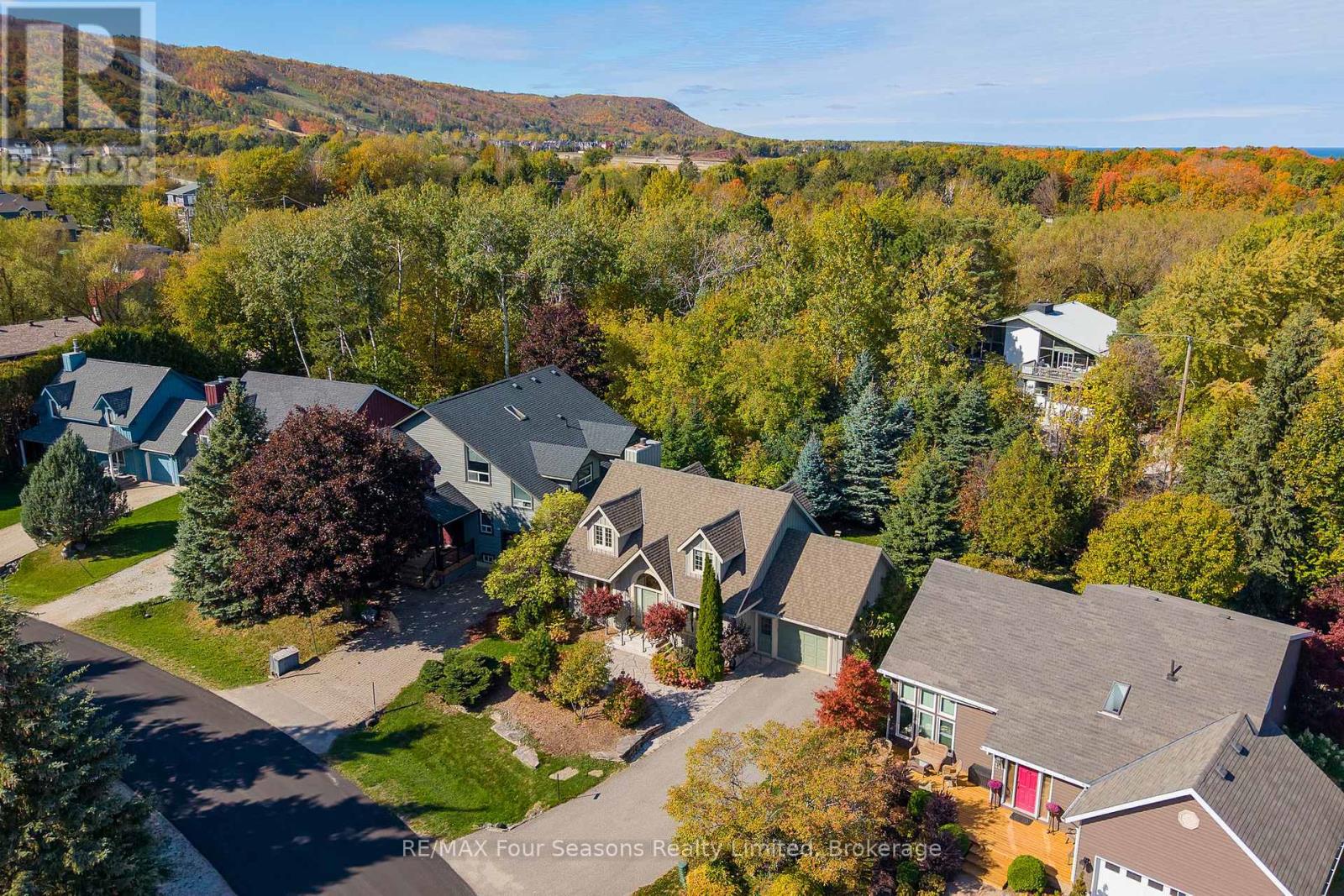 109 Liisa's Lane, Blue Mountains, Ontario  L9Y 0M3 - Photo 36 - X12468668
