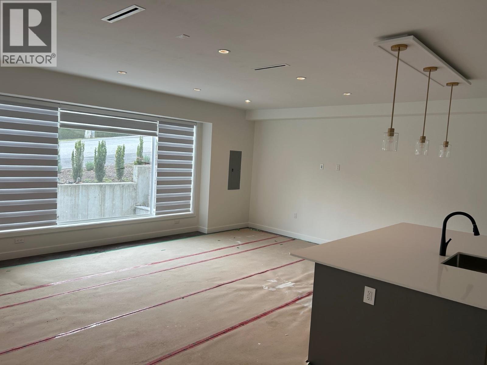 5625 Woodsworth Street, Burnaby, British Columbia  V5G 3P6 - Photo 5 - R3050783