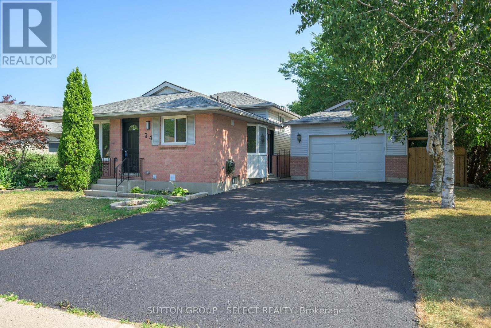 34 Ripley Road, London East, Ontario  N5V 3V1 - Photo 1 - X12468603