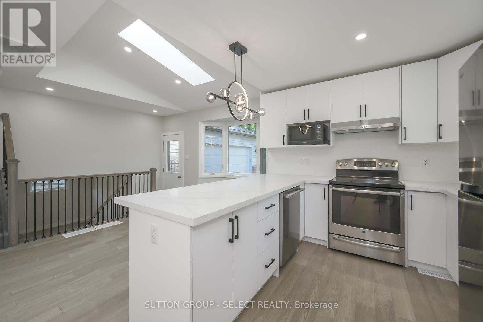 34 Ripley Road, London East, Ontario  N5V 3V1 - Photo 9 - X12468603