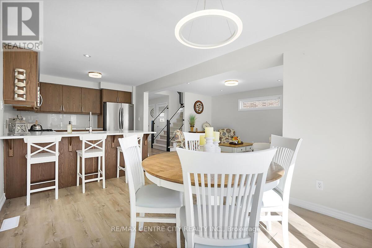2681 Foxbend Link Trail N, London North, Ontario  N6G 0M7 - Photo 11 - X12468631