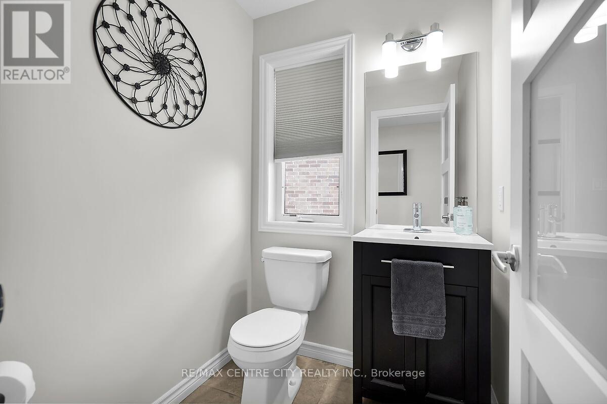 2681 Foxbend Link Trail N, London North, Ontario  N6G 0M7 - Photo 12 - X12468631