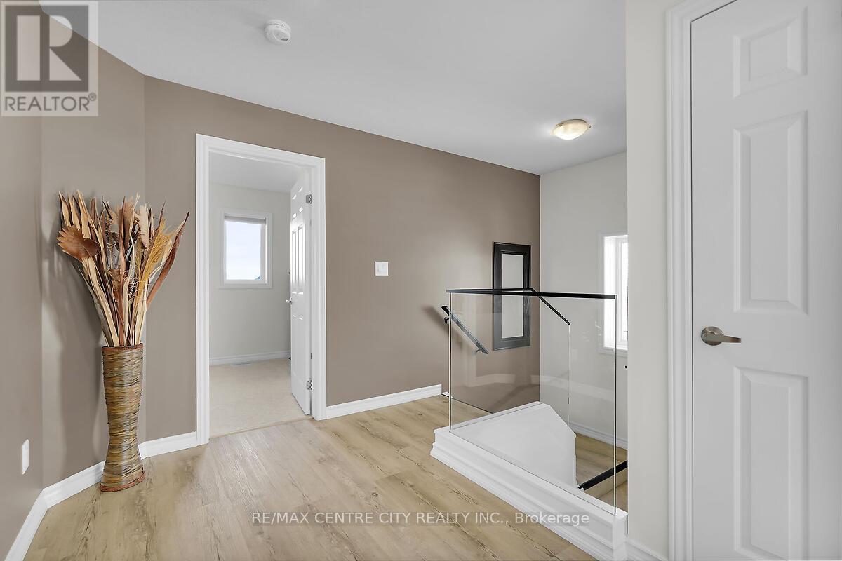 2681 Foxbend Link Trail N, London North, Ontario  N6G 0M7 - Photo 14 - X12468631